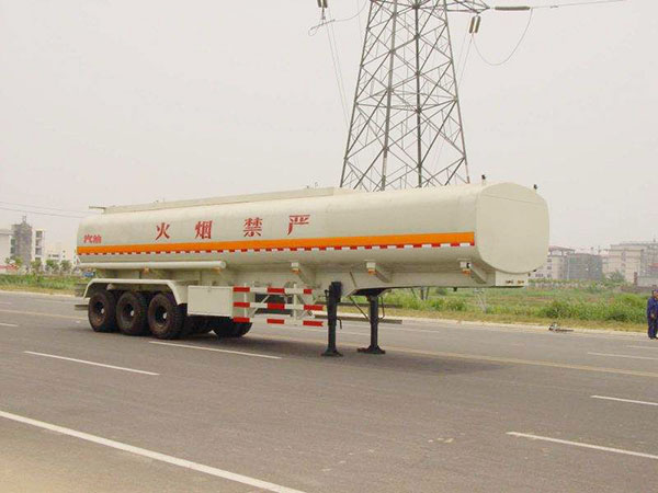 易燃液體罐式運(yùn)輸半掛車(chē)